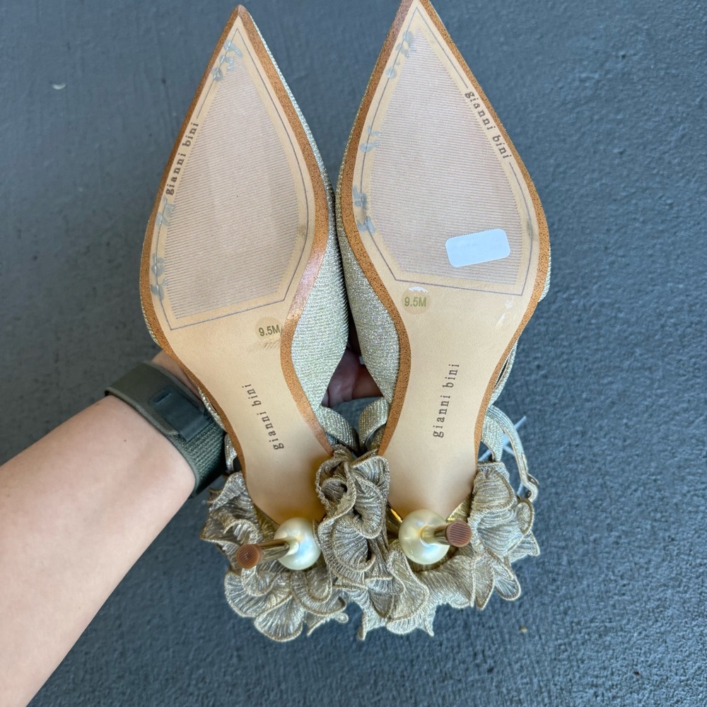 Gianni Bini Bradley Metallic Ruffle Ankle Strap Pumps 9.5M Pearl Heel NWOB - Picture 10 of 11